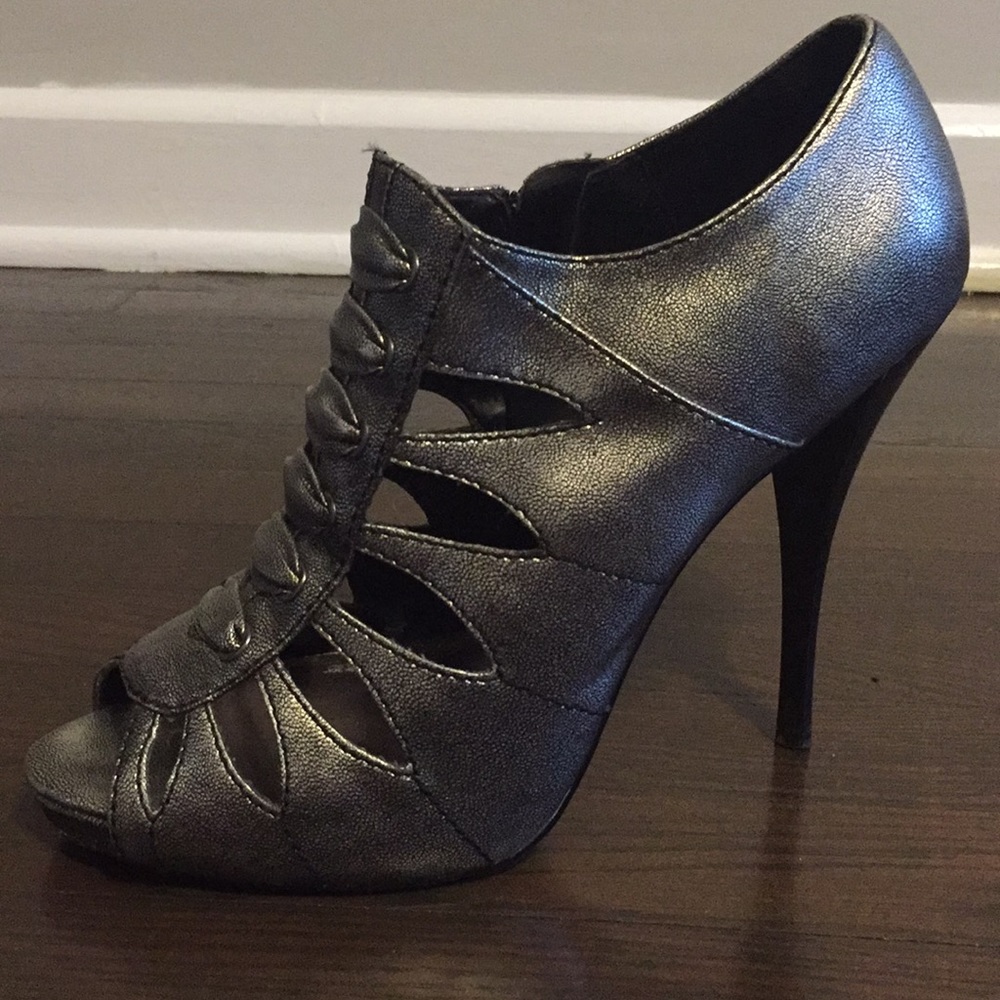 Heels - Picture 6 of 7